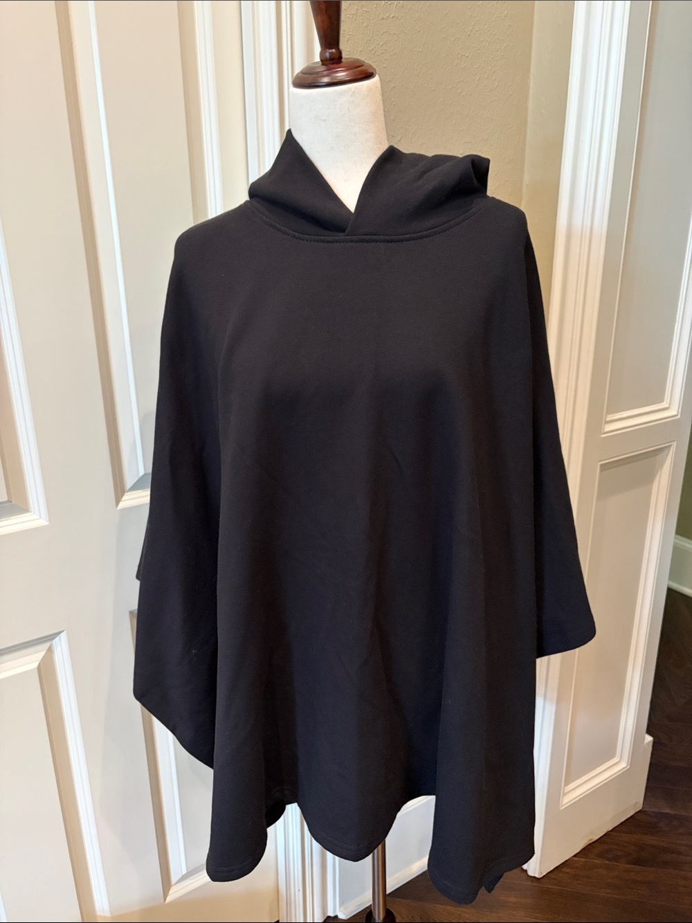 Bleusalt The Jillian Poncho Hooded Black One Size - Picture 4 of 6